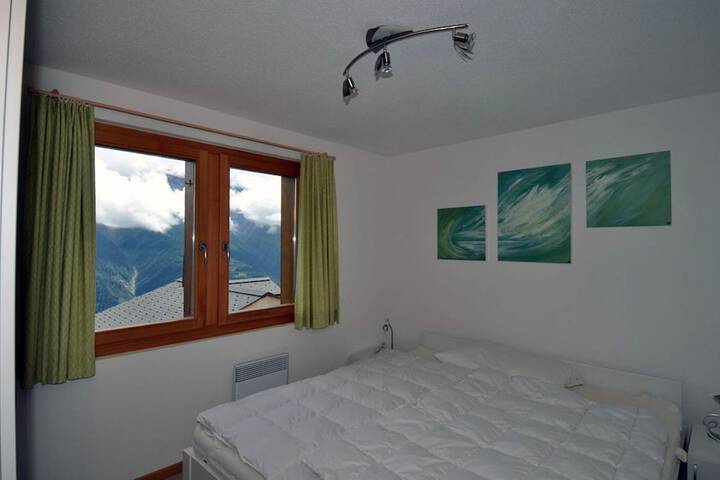 Room 2 of 12