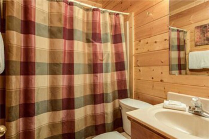 Room 4 of 32