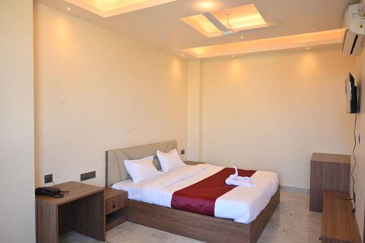 Room 22 of 28