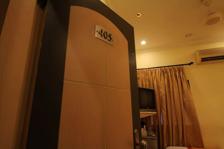 Room 6 of 24