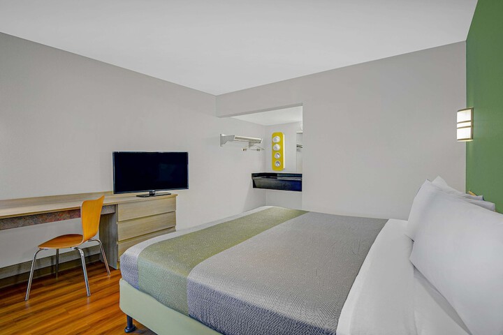 Queen Room with 2 Queen Beds Disability Accessible (1 of 19)