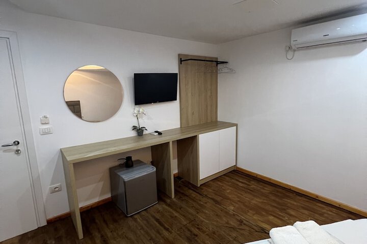 Room 60 of 98