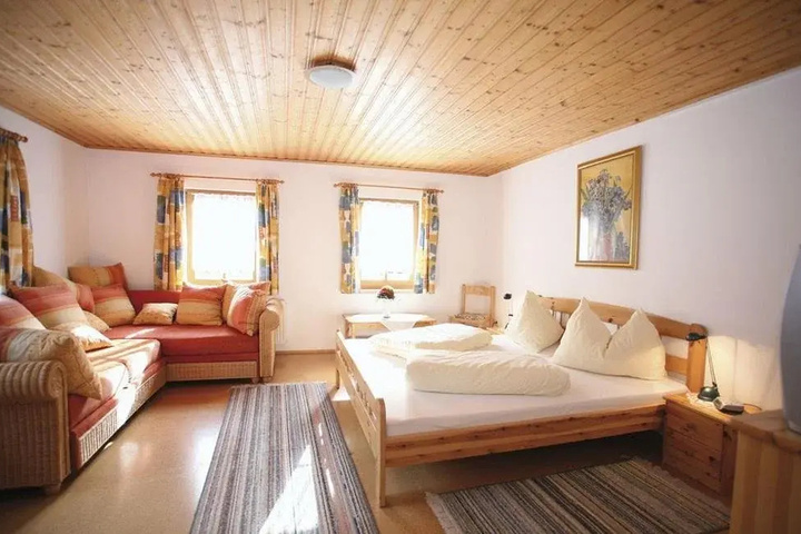 Room 4 of 13