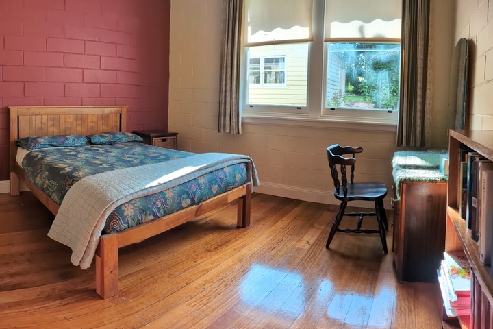 Room 13 of 16