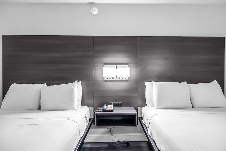 2 Queen Beds Microwave and Refrigerator WiFi Continental Breakfast (1 of 9)
