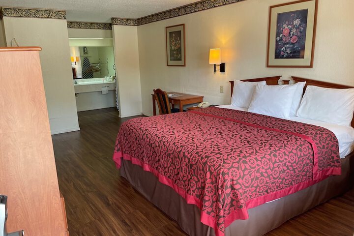 1 King Bed (1 of 8)