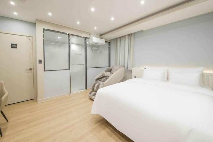 Room 22 of 53