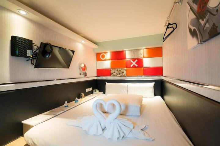 Room 35 of 61
