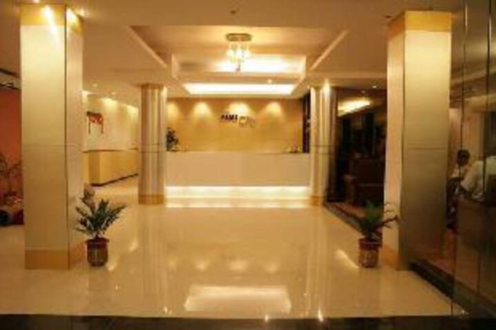 Hotel Fame City