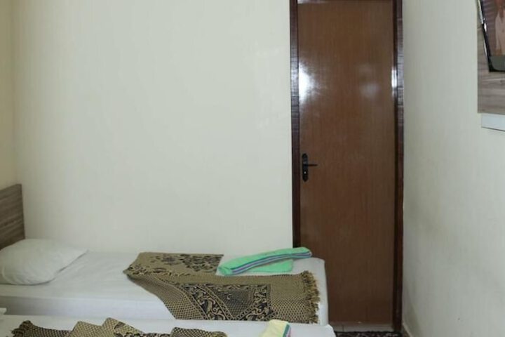 Room 6 of 31