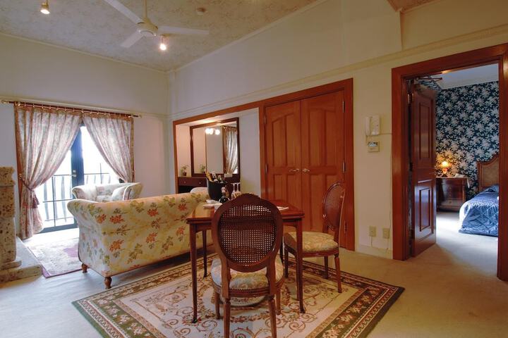 Room 9 of 38