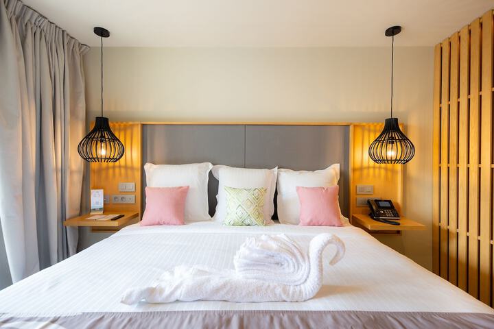 Room 4 of 72