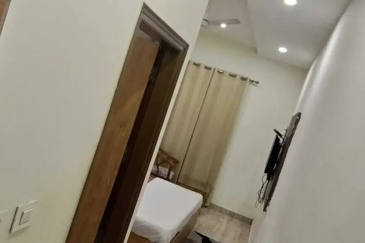 Room 8 of 14
