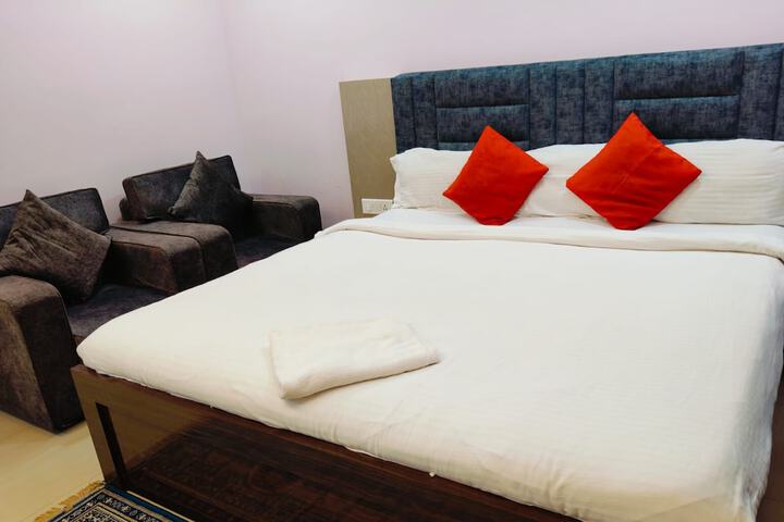 Room 6 of 7