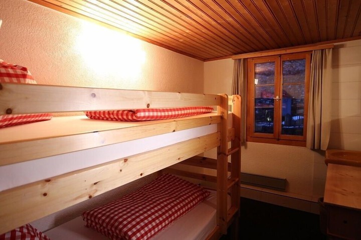 Room 5 of 16