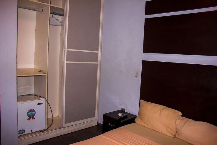 Room 6 of 39