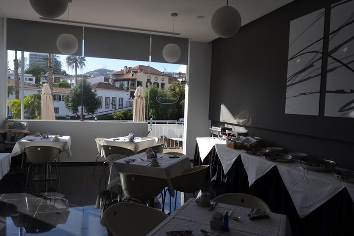 Dining 37 of 58