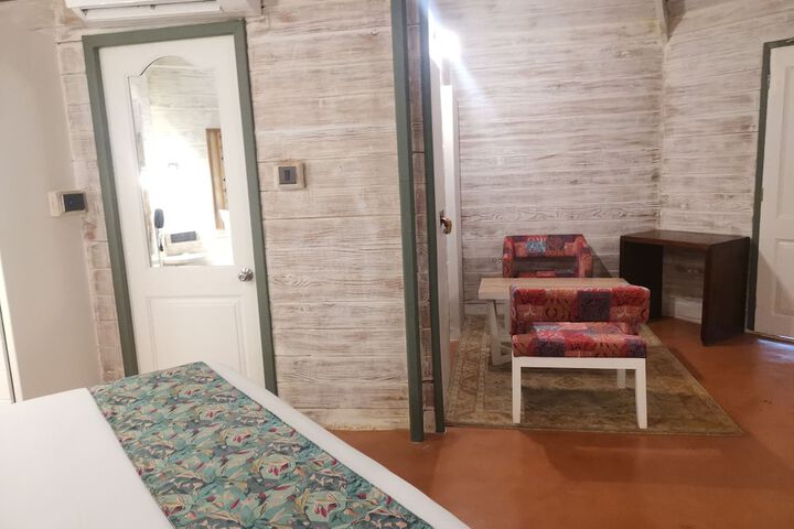 Room 6 of 32