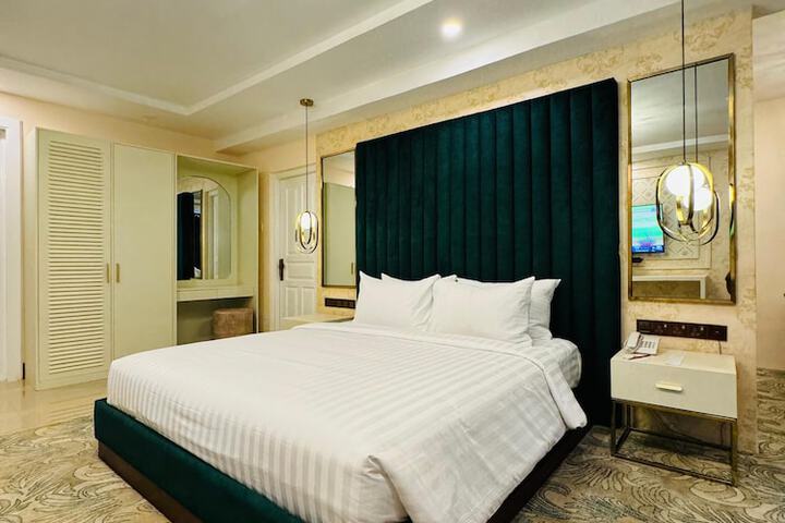 Room 15 of 35