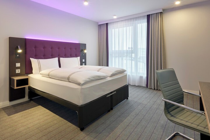 Room 8 of 45