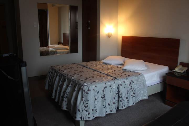 Room 6 of 13