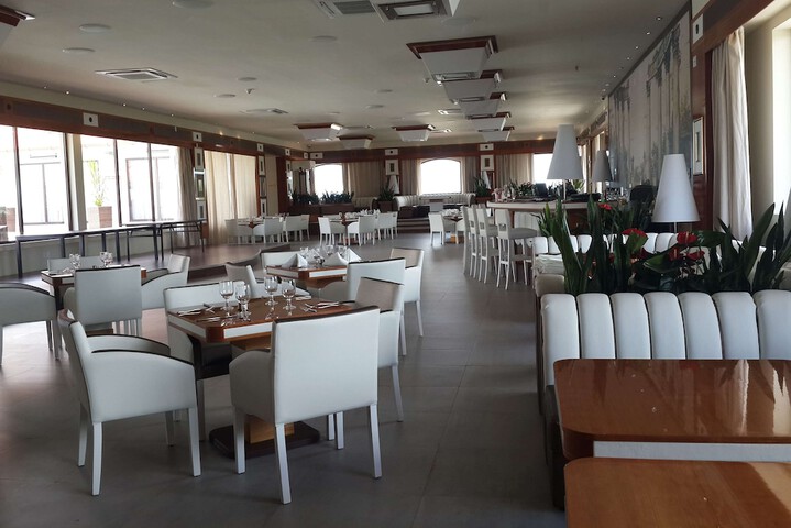 Dining 43 of 65
