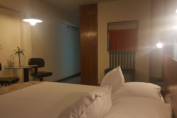 Room 6 of 27