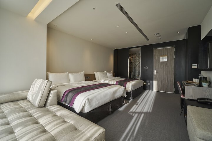 Room 8 of 92