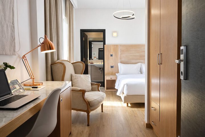 Room 48 of 60