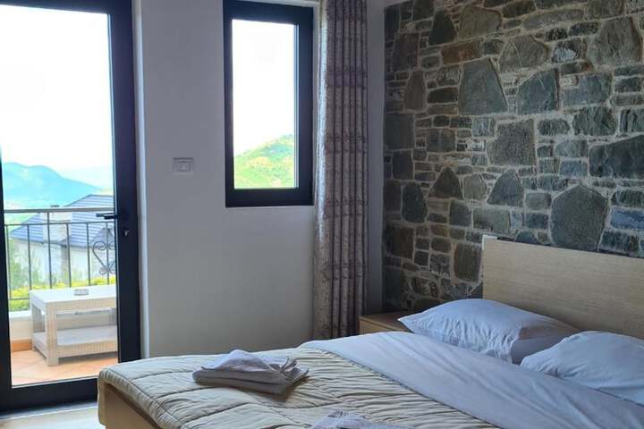 Room 5 of 48