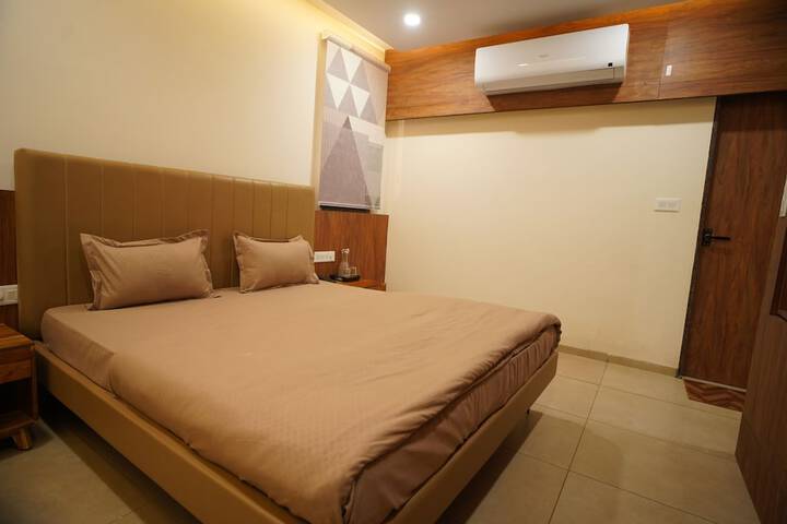Room 6 of 32