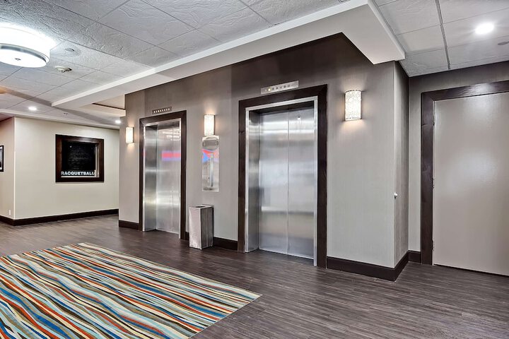 Entrance & Lobby