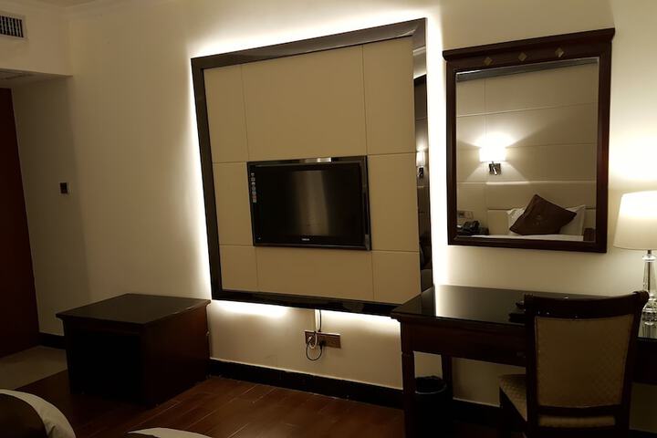 Room 10 of 29