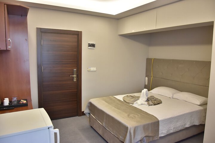 Room 6 of 35