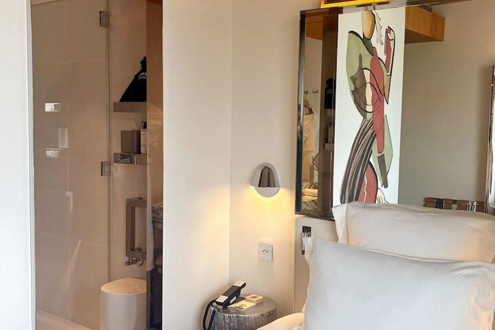 Room 44 of 98