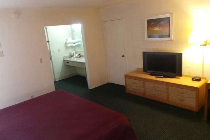 Room 13 of 36
