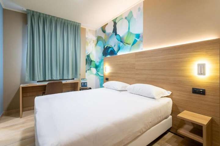 Room 13 of 30