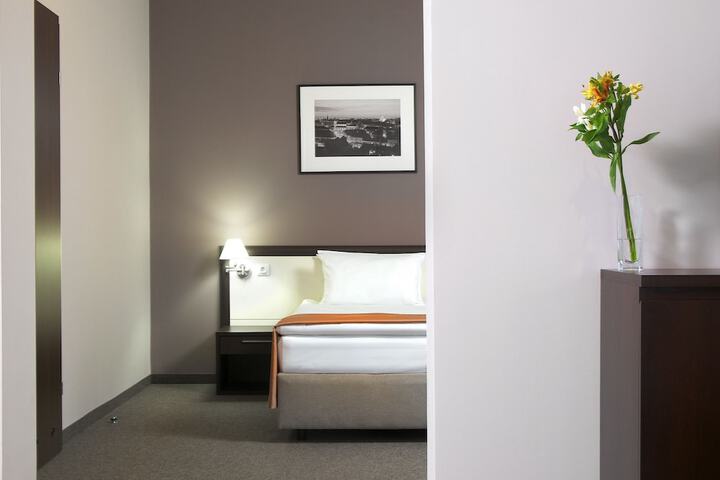 Room 13 of 65