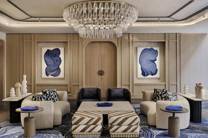 Lounge 67 of 74