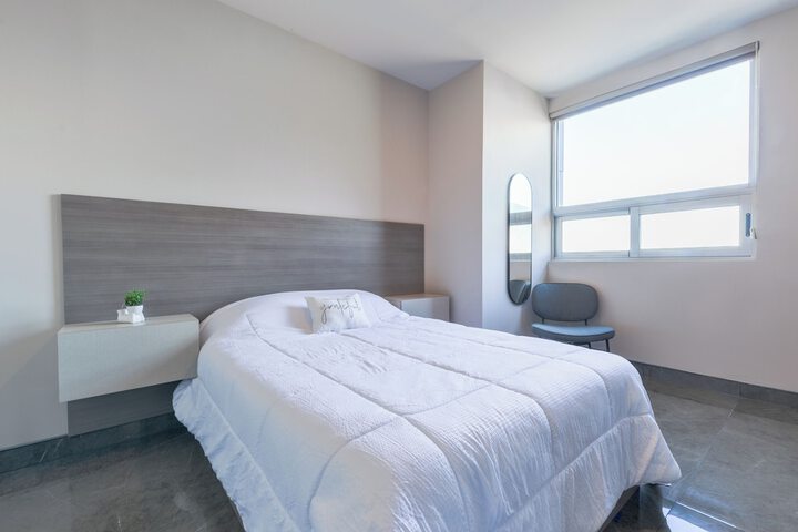 Room 34 of 233