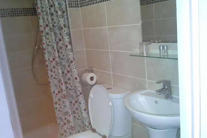 Room 8 of 18