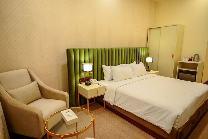 Room 8 of 35