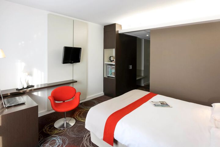 Room 4 of 72