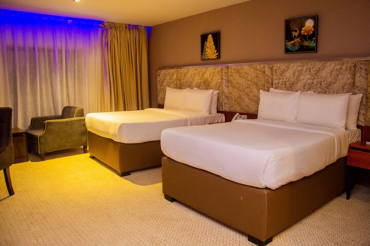 Room 9 of 33