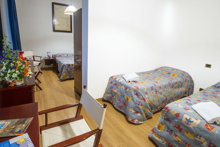 Room 43 of 178