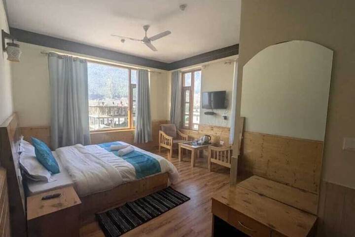Room 8 of 25