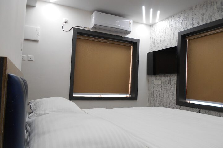 Room 5 of 25