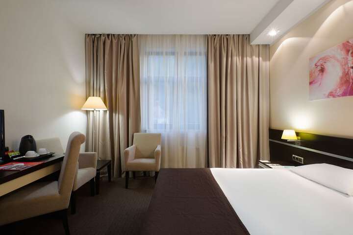 Room 12 of 39