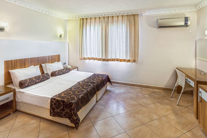 Room 3 of 47