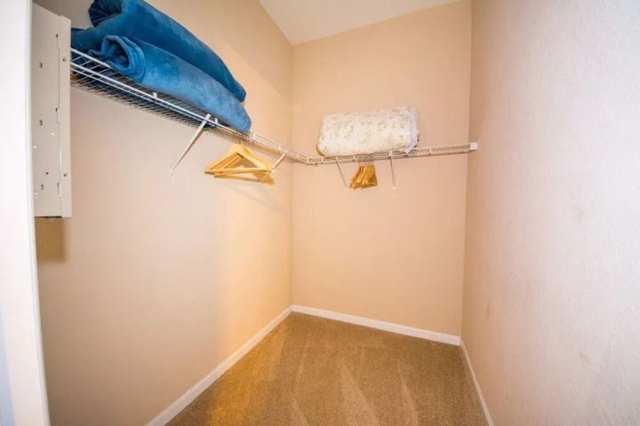 Room 4 of 27